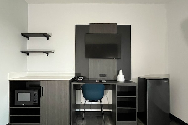 Foto van 2 tweepersoonsbedden | Niet-roken, koelkast - Vakantiehuis in Urbana, IL - BedRoom
