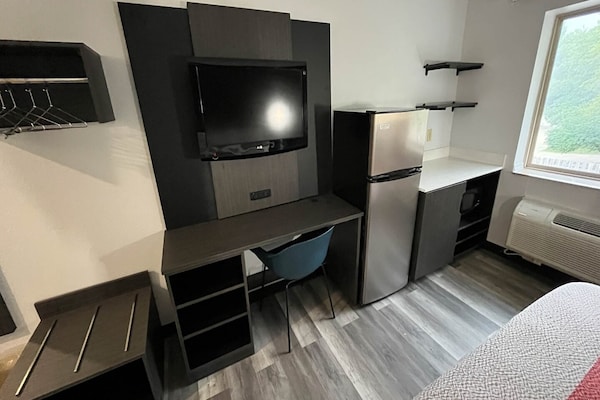 Foto van 2 tweepersoonsbedden | Niet-roken, koelkast - Vakantiehuis in Urbana, IL - BedRoom