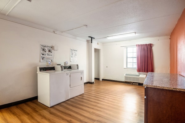 Foto van 1 kingsize bed | Mobiliteit | Badkuip | NSMK | Micfridg - Facilities