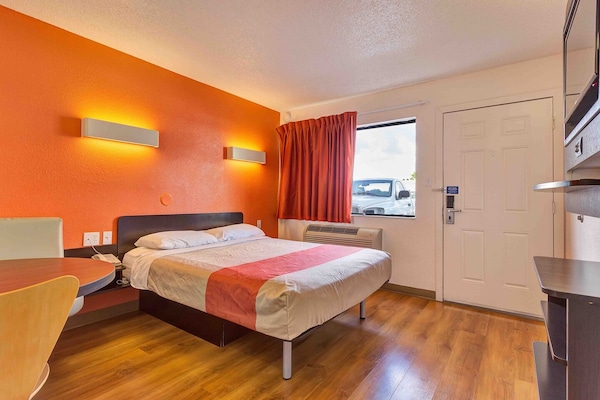 Foto van 1 tweepersoonsbed (queensize) | Rookvrij, Minikoelkast - BedRoom