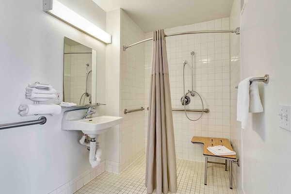 Foto van 1 tweepersoonsbed (queensize) | Rookvrij, Minikoelkast - BathRoom