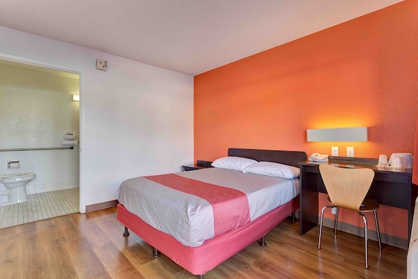 Foto van 1 tweepersoonsbed (queensize) | Rookvrij, Minikoelkast - BedRoom