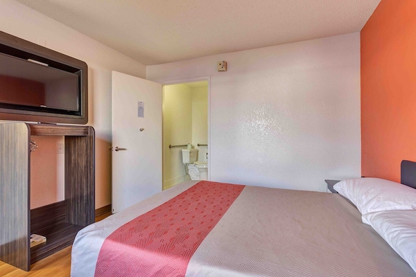 Foto van 1 tweepersoonsbed (queensize) | Rookvrij, Minikoelkast - BedRoom