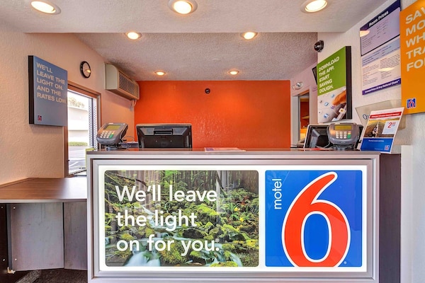 Foto van 1 tweepersoonsbed|Mobiliteit|RI Shwr|Mickoelkast - Vakantiehuis in Santa Rosa CA - FloorPlan