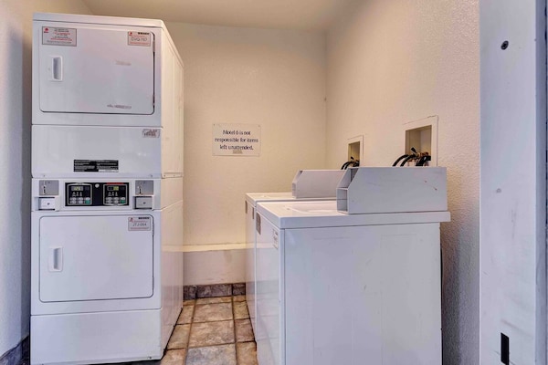 Foto van 2 tweepersoonsbedden (queensize) | Rookvrij, Minikoelkast - Facilities