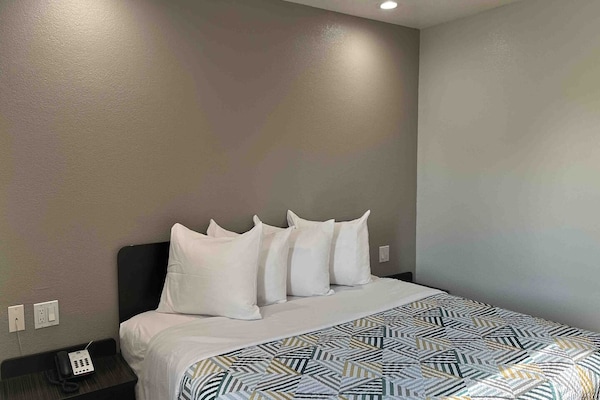Foto van 1 Kingsize Bed | Roken - Vakantiehuis in Dallas - BedRoom