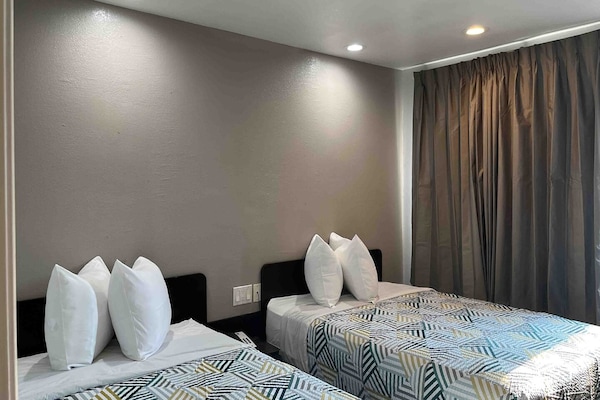Foto van 2 tweepersoonsbedden | Roken toegestaan - Vakantiehuis in Dallas - BedRoom