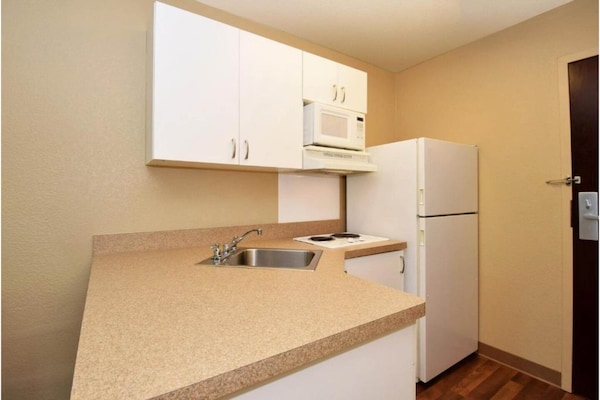 Foto van 1 tweepersoonsbed (queensize) | Rookvrij, Keuken - Vakantiehuis in Lisle, IL - Kitchen