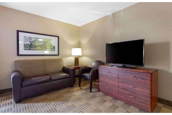 Foto van 1 tweepersoonsbed (queensize) | Rookvrij, Keuken - Vakantiehuis in Lisle, IL - BedRoom