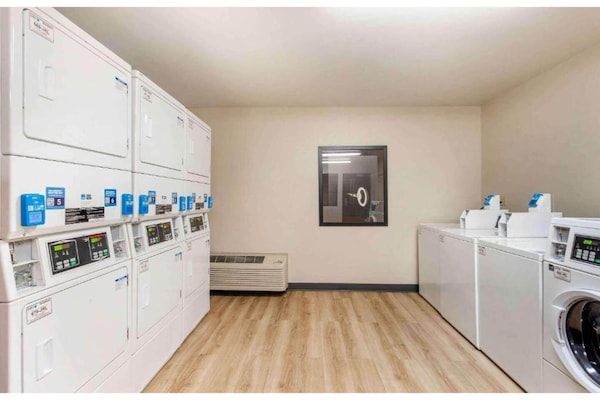 Foto van 1 tweepersoonsbed (queensize) | Rookvrij, Keuken - Vakantiehuis in Lisle, IL - Facilities