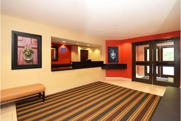 Foto van 1 tweepersoonsbed (queensize) | Rookvrij, Keuken - Vakantiehuis in Lisle, IL - FloorPlan