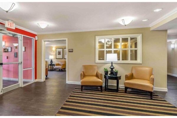 Foto van 1 tweepersoonsbed (queensize) | Rookvrij, Keuken - Vakantiehuis in Vernon Hills - FloorPlan