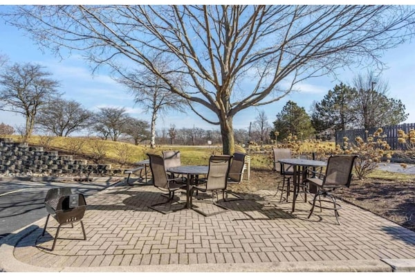 Foto van 1 tweepersoonsbed (queensize) | Rolstoeltoegankelijke douche/rookruimte/keuken - ExteriorSummer