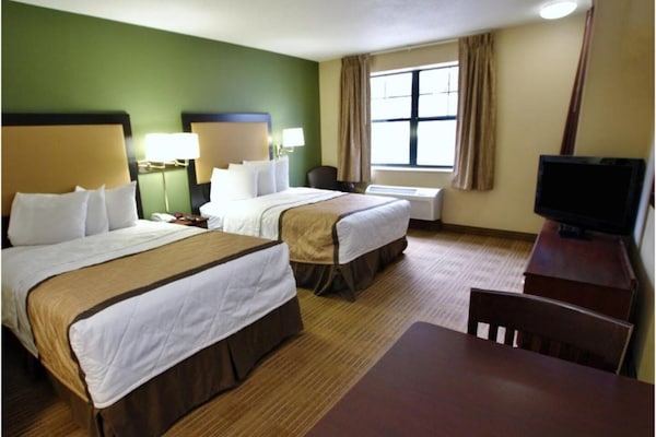 Foto van 2 tweepersoonsbedden | Rookvrij, Keuken - Vakantiehuis in Kent WA - BedRoom