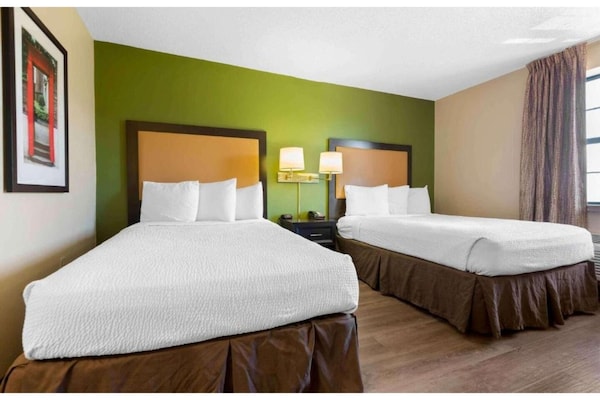 Foto van 2 tweepersoonsbedden | Rookvrij, Keuken - Vakantiehuis in Amherst - BedRoom