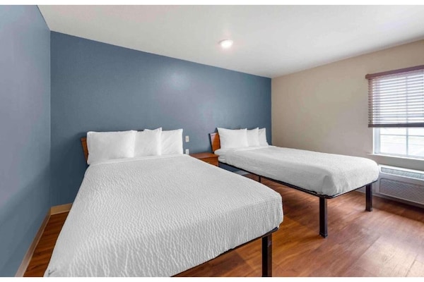 Foto van 2 tweepersoonsbedden | Niet-roken, koelkast - Vakantiehuis in Norman - BedRoom
