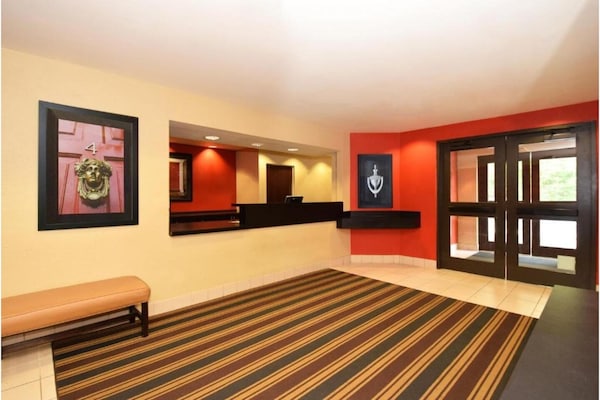 Foto van 2 tweepersoonsbedden | Niet-roken, koelkast - Vakantiehuis in Fishkill - FloorPlan