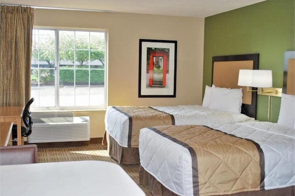 Foto van 2 tweepersoonsbedden (queensize) | Roken toegestaan, Keuken - BedRoom