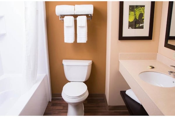 Foto van 2 tweepersoonsbedden (queensize) | Roken toegestaan, Keuken - BathRoom