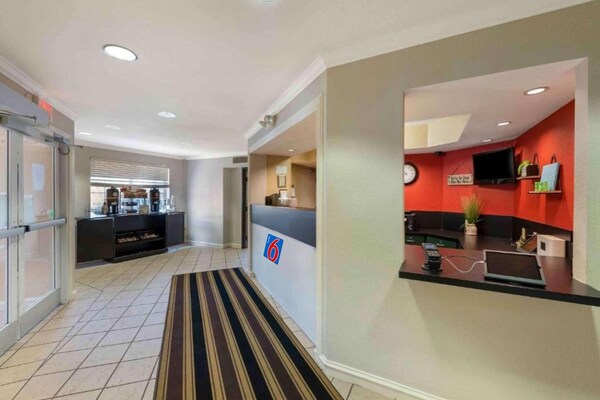 Foto van 2 tweepersoonsbedden (queensize) | Roken toegestaan, Keuken - FloorPlan