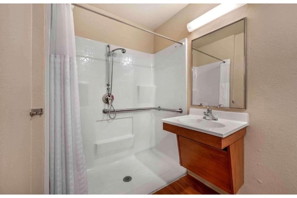 Foto van 2 tweepersoonsbedden | Rookvrij, Keuken - Vakantiehuis in El Paso TX - BathRoom