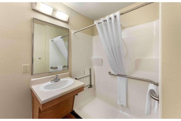 Foto van 2 tweepersoonsbedden | Rookvrij, Keuken - Vakantiehuis in Pelham AL - BathRoom