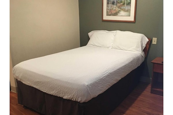 Foto van 2 tweepersoonsbedden | Rookvrij, Keuken - Vakantiehuis in Pelham AL - BedRoom