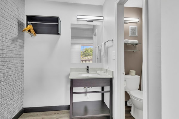 Foto van 1 kingsize bed | Rookvrij, Keuken - Vakantiehuis in Summerville - BathRoom