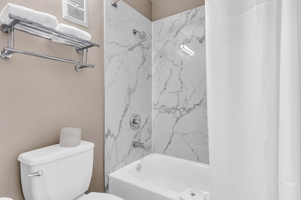 Foto van 1 kingsize bed | Rookvrij, Keuken - Vakantiehuis in Summerville - BathRoom