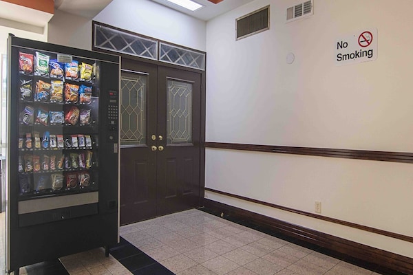 Foto van 2 queensize bedden | Premium, Micfridge - Vakantiehuis in Decatur GA - FloorPlan