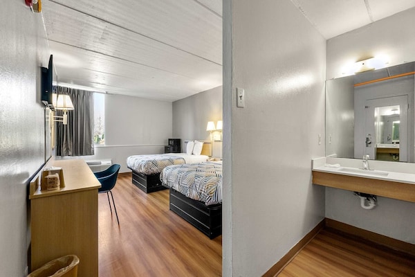 Foto van 2 queensize bedden | Premium, Micfridge - Vakantiehuis in Decatur GA - BedRoom