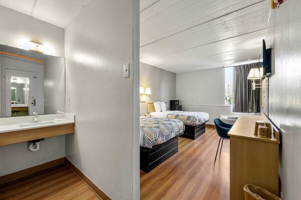 Foto van 2 queensize bedden | Premium, Micfridge - Vakantiehuis in Decatur GA - BedRoom