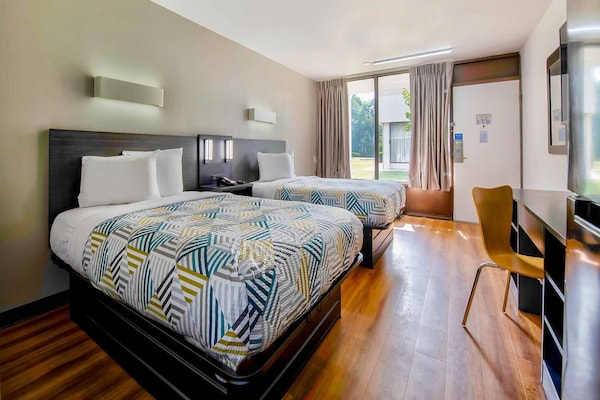 Foto van 2 tweepersoonsbedden | Mobiliteit | Badkuip | NSMK - BedRoom