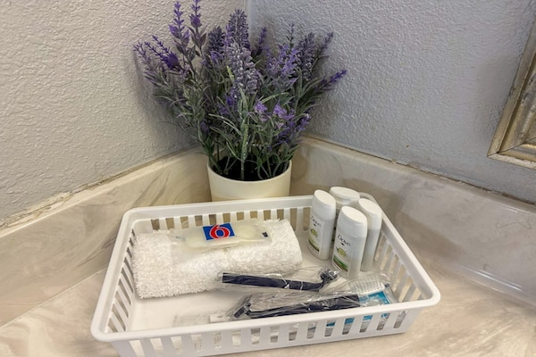 Foto van 2 tweepersoonsbedden | Niet-roken, koelkast - Vakantiehuis in Rochester NY - BathRoom