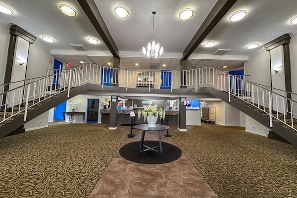 Foto van 2 tweepersoonsbedden | Niet-roken, koelkast - Vakantiehuis in Rochester NY - FloorPlan