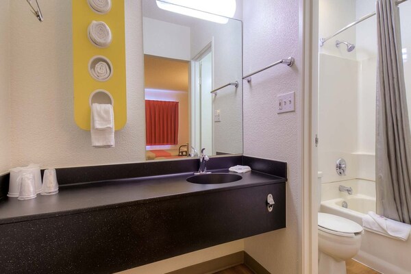Foto van 2 Queensize Bedden | Mobiliteit Toegankelijke Tub Nsmk - BathRoom