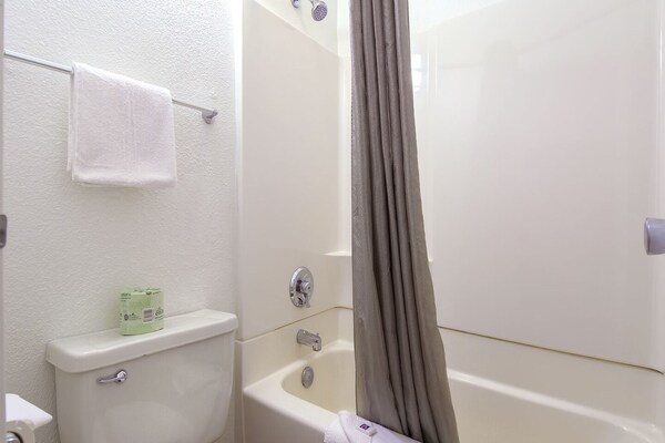 Foto van 2 Queensize Bedden | Mobiliteit Toegankelijke Tub Nsmk - BathRoom