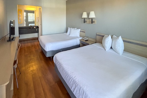 Foto van 1 tweepersoonsbed (Queensize) | Rolstoeltoegankelijk bad (Nsmk) - BedRoom