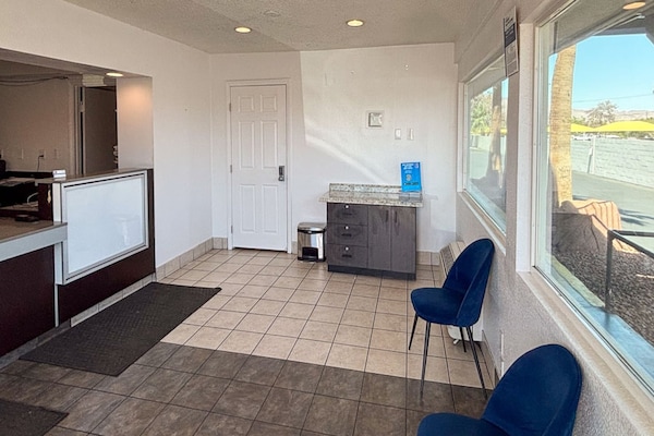 Foto van 1 tweepersoonsbed (queensize) | Roken mogelijk - Vakantiehuis in Las Vegas NV - FloorPlan