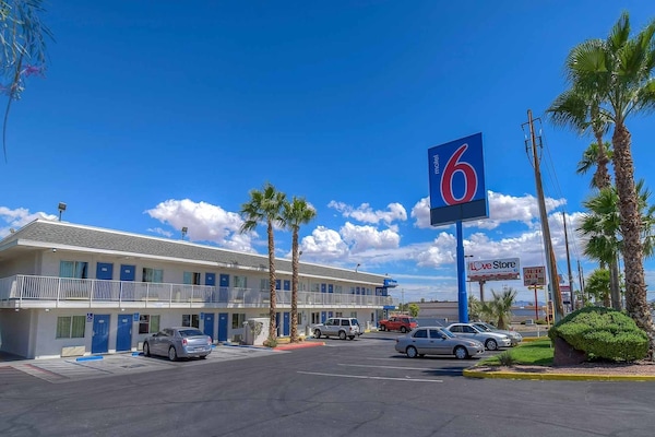 Foto van 1 tweepersoonsbed (queensize) | Roken mogelijk - Vakantiehuis in Las Vegas NV - ExteriorSummer