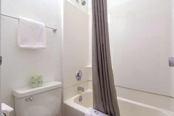 Foto van 1 tweepersoonsbed (queensize) | Rookvrij - Vakantiehuis in Las Vegas NV - BathRoom
