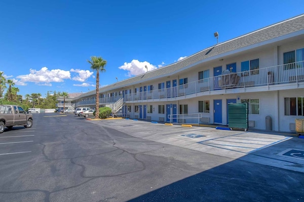 Foto van 1 tweepersoonsbed (queensize) | Rookvrij - Vakantiehuis in Las Vegas NV - ExteriorSummer
