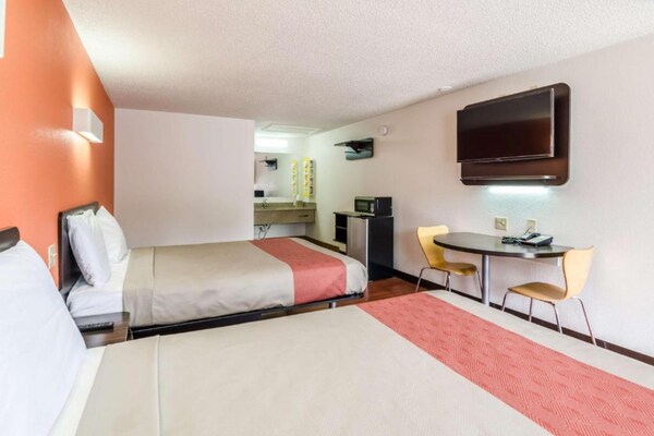 Foto van 2 tweepersoonsbedden | Roken toegestaan, magnetron aanwezig - BedRoom