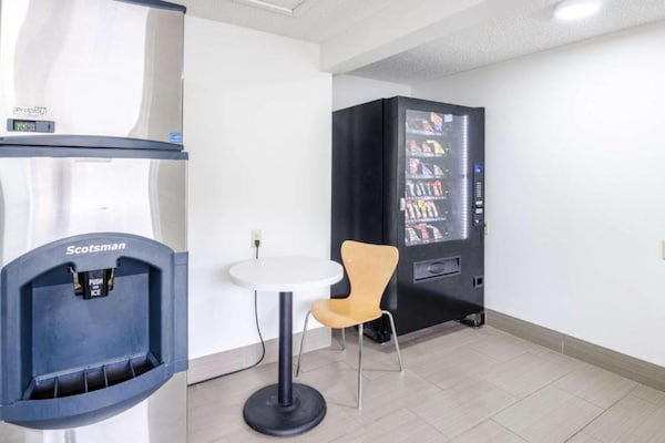 Foto van 2 tweepersoonsbedden | Roken toegestaan, magnetron aanwezig - Facilities