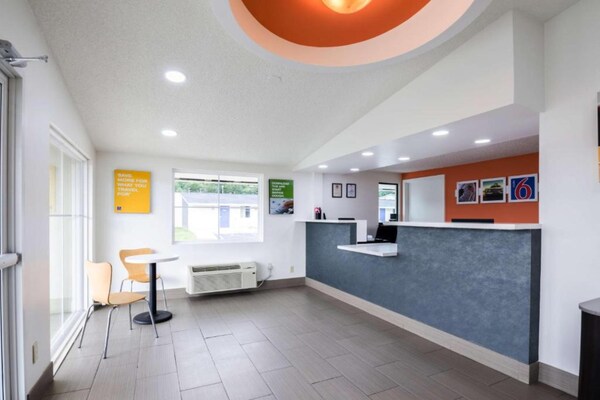 Foto van 2 tweepersoonsbedden | Roken toegestaan, magnetron aanwezig - HallReception
