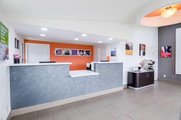 Foto van 2 tweepersoonsbedden | Roken toegestaan, magnetron aanwezig - HallReception
