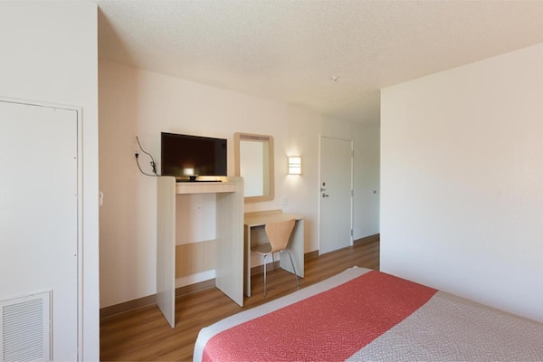 Foto van 1 tweepersoonsbed (queensize) | Minikoelkast, rookvrij - BedRoom