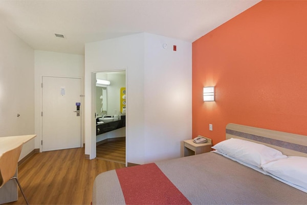 Foto van 1 tweepersoonsbed | Toegankelijk voor mindervaliden/bad - BedRoom