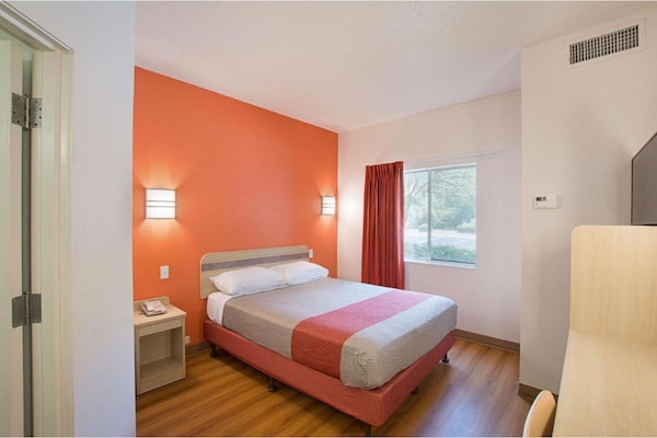 Foto van 1 tweepersoonsbed | Toegankelijk voor mindervaliden/bad - BedRoom