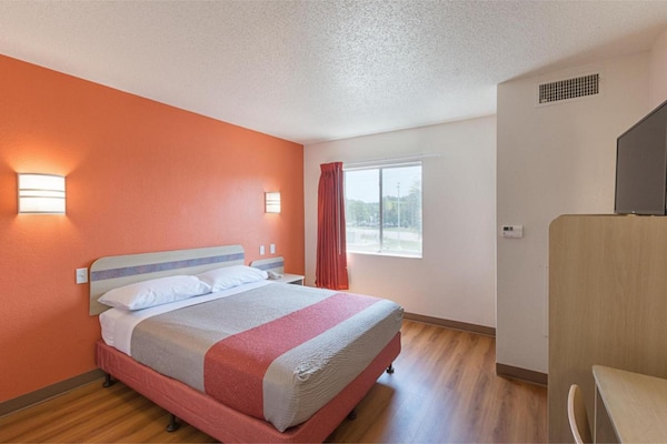 Foto van 1 tweepersoonsbed | Toegankelijk voor mindervaliden/bad - BedRoom